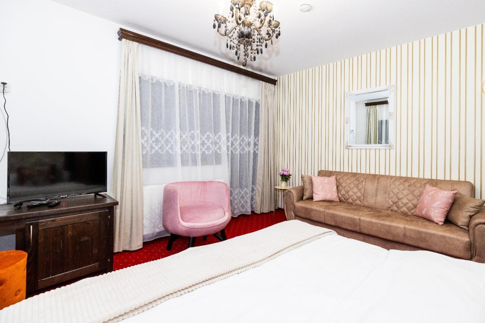 Vila Luca-Hotel Şirnea エクステリア 写真