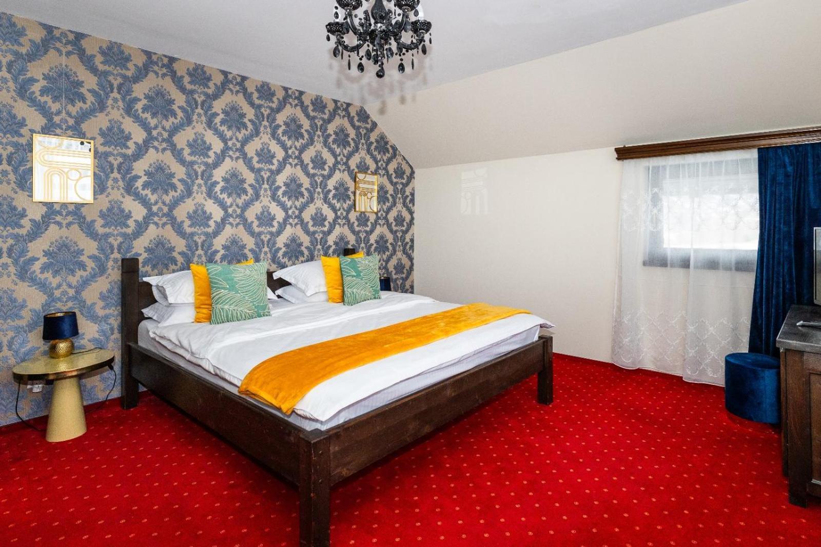 Vila Luca-Hotel Şirnea エクステリア 写真