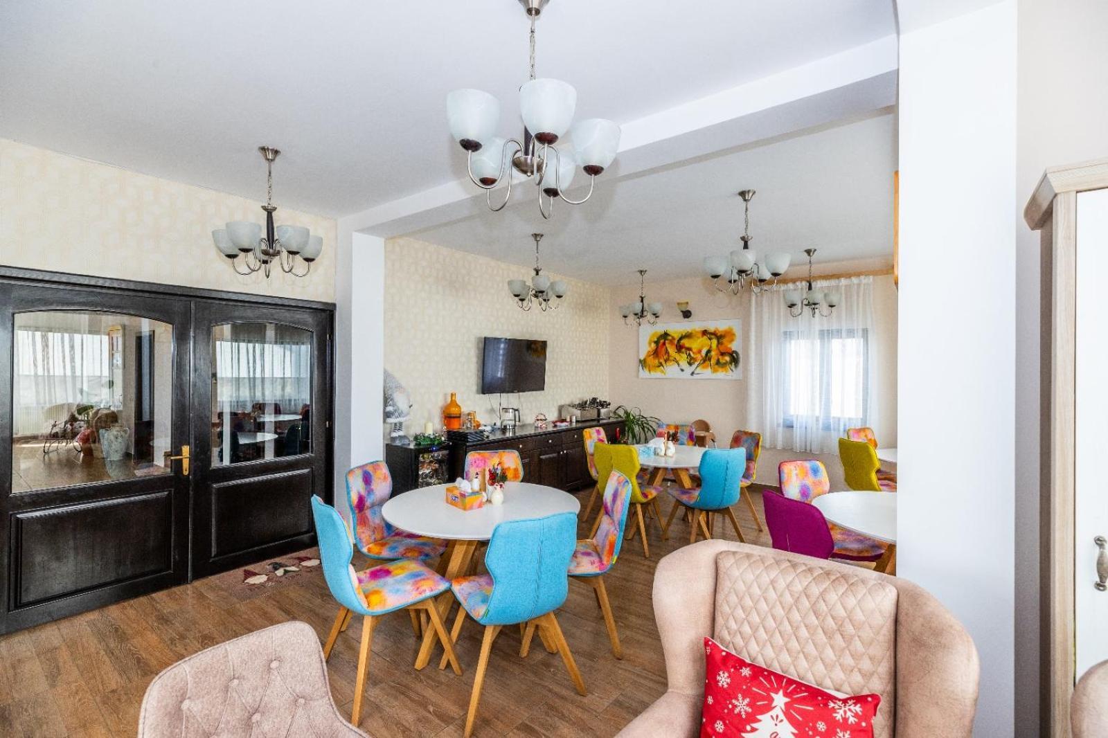 Vila Luca-Hotel Şirnea エクステリア 写真