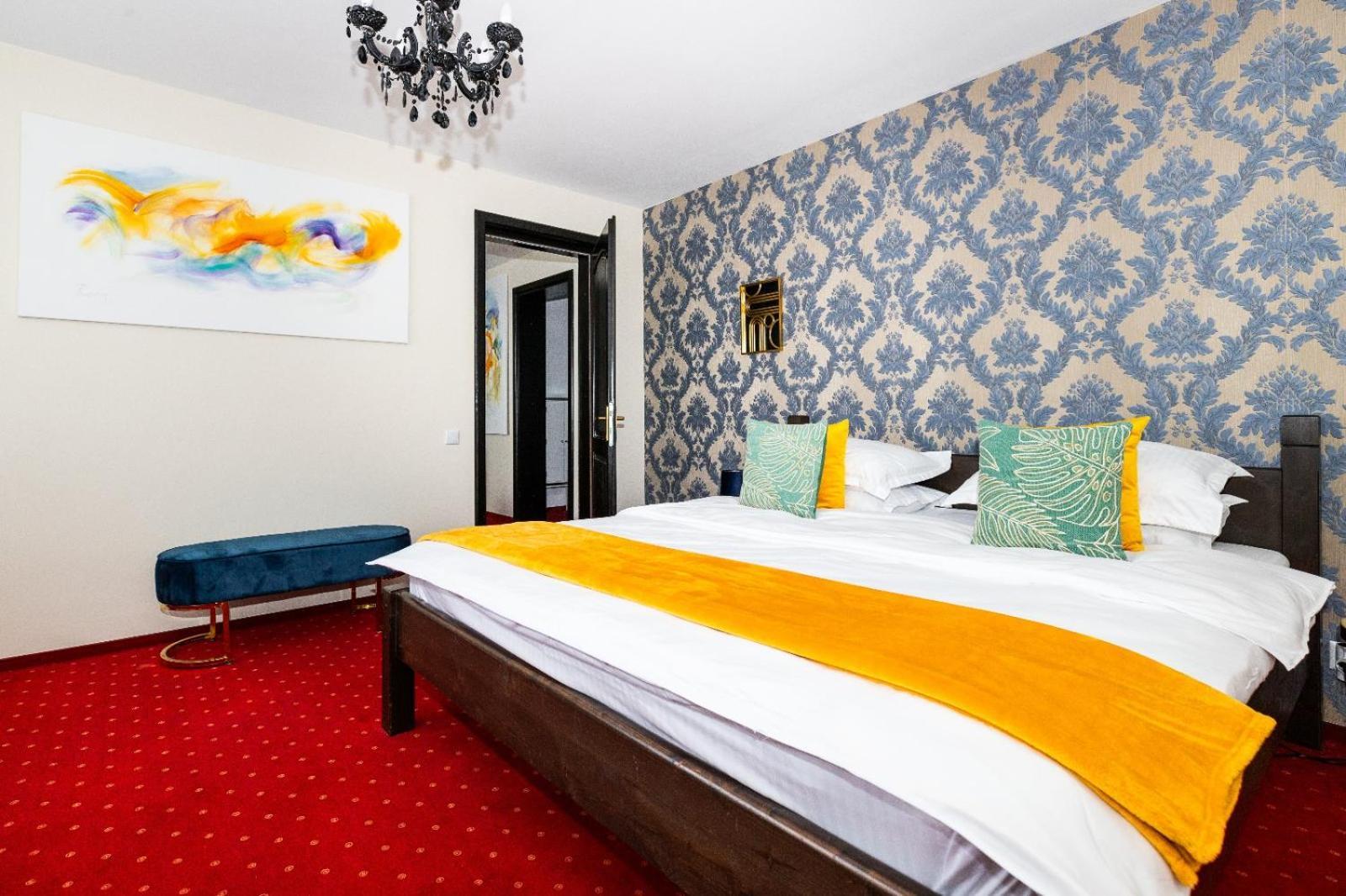 Vila Luca-Hotel Şirnea エクステリア 写真