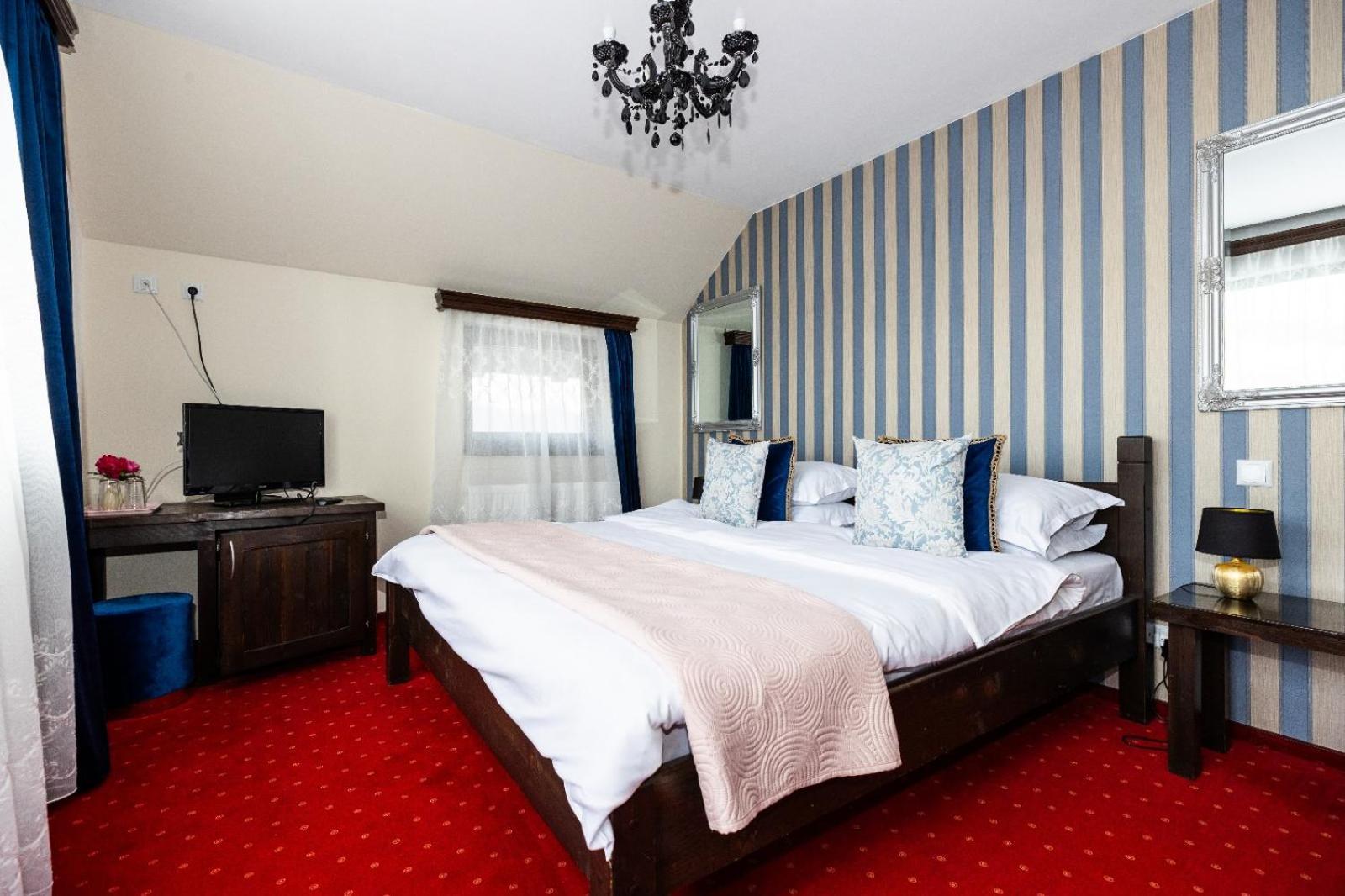 Vila Luca-Hotel Şirnea エクステリア 写真