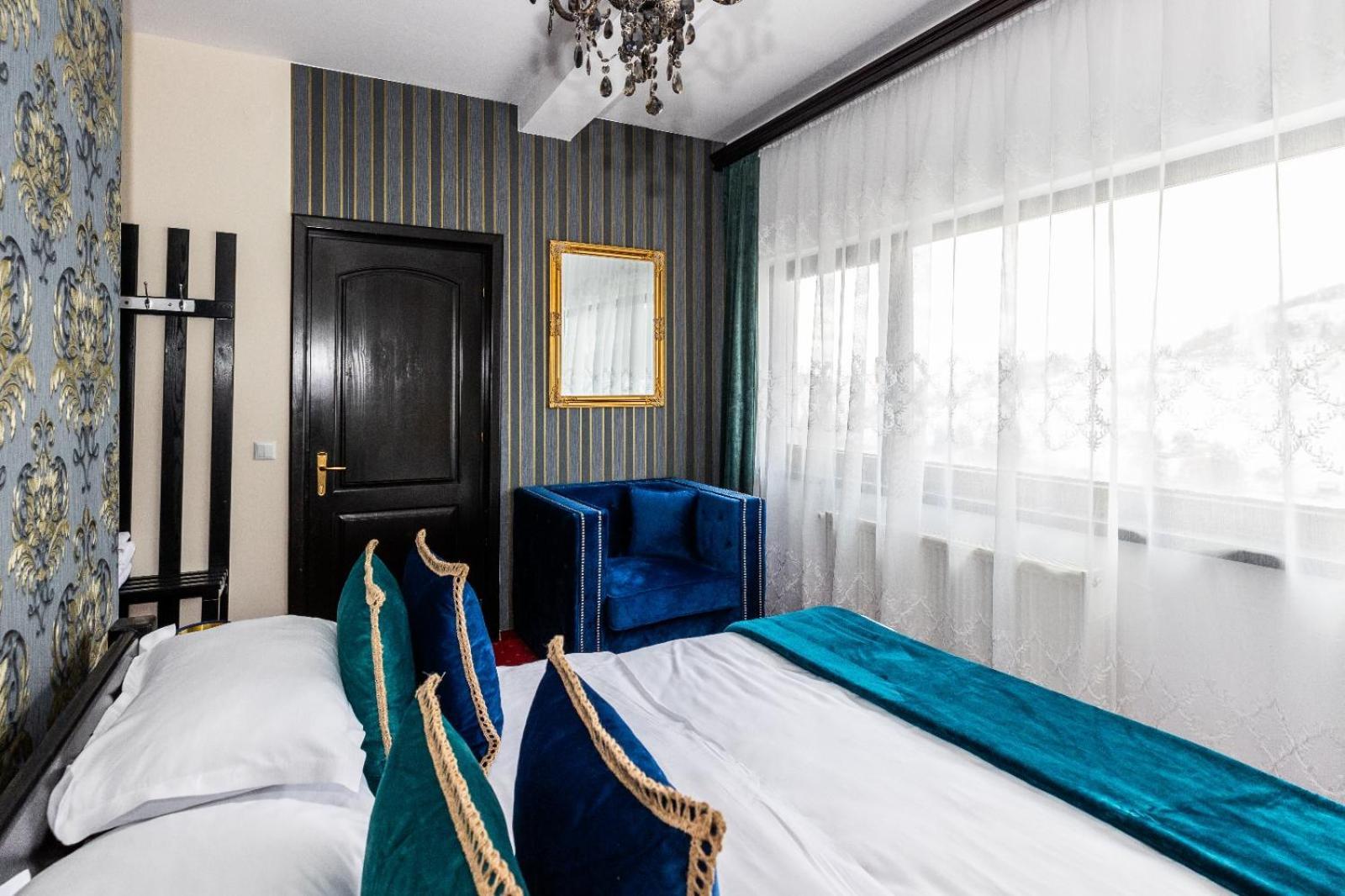 Vila Luca-Hotel Şirnea エクステリア 写真