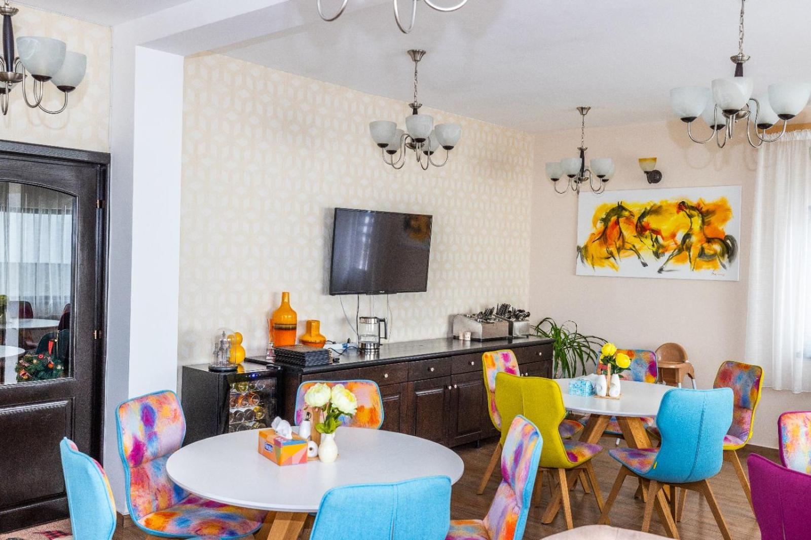 Vila Luca-Hotel Şirnea エクステリア 写真
