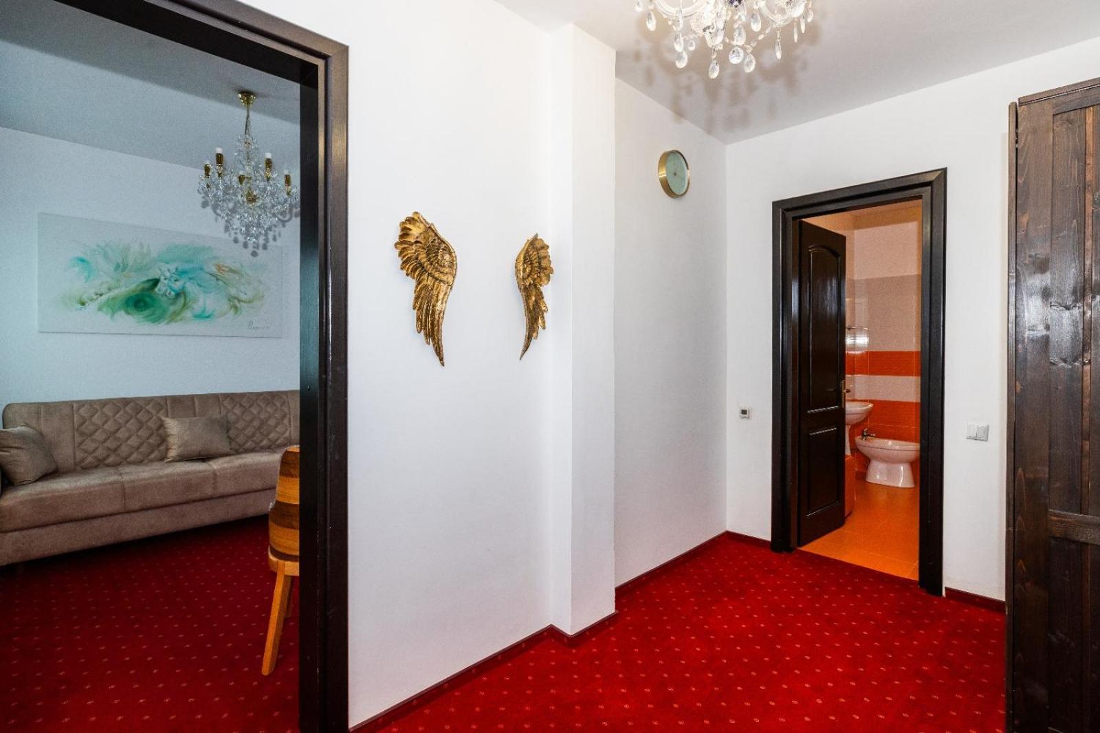 Vila Luca-Hotel Şirnea エクステリア 写真